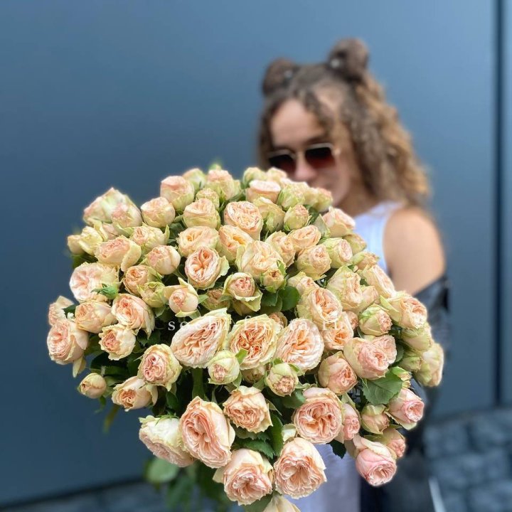 25 пионовидных роз в Кемерово