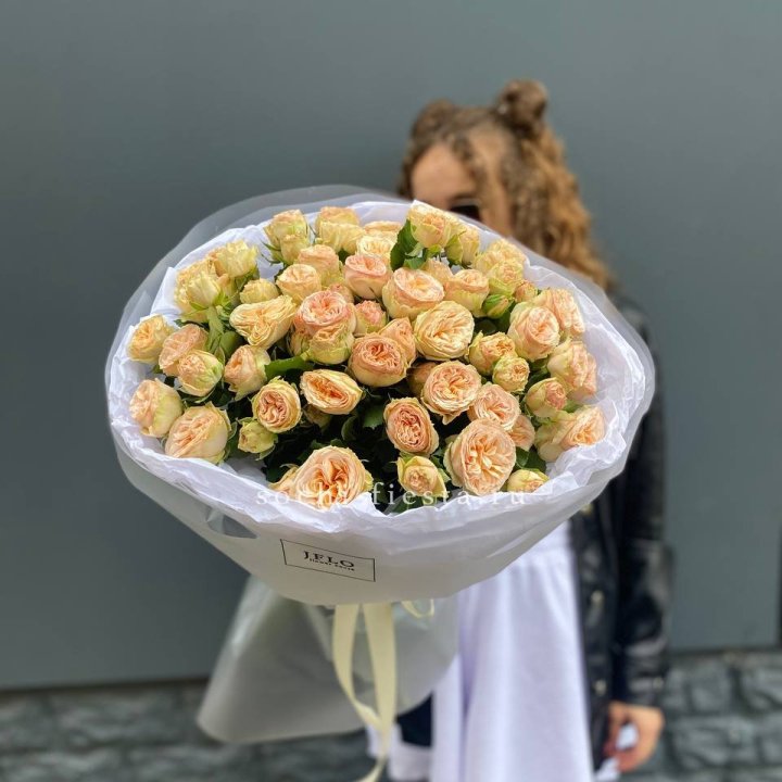 15 пионовидных роз в Кемерово