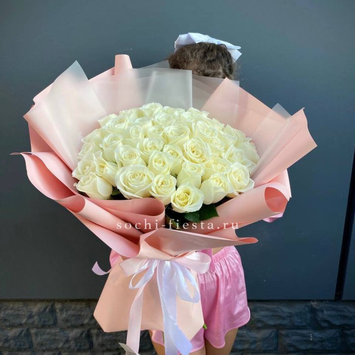 35 белых роз в Кемерово