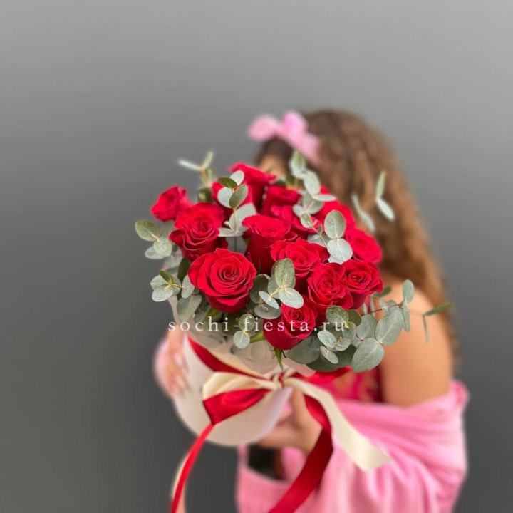 15 Красных роз в боксе №2 в Кемерово