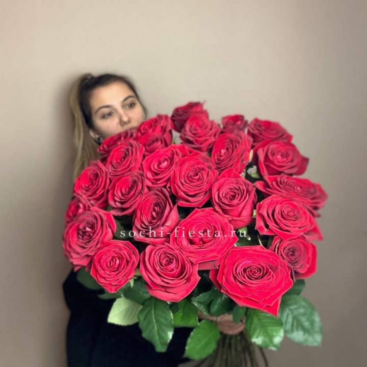 25 высоких роз в Кемерово