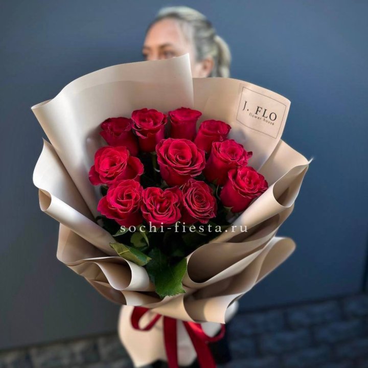 Букет красных роз "Наоми" в Кемерово