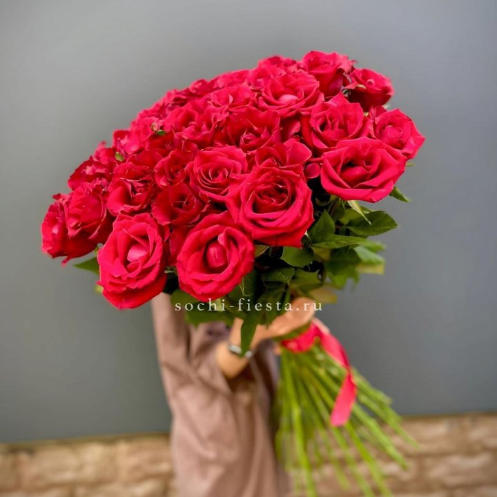 51 высокая красная роза в Кемерово