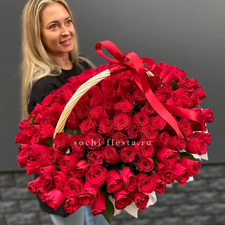 151 красная  роза в корзине в Кемерово