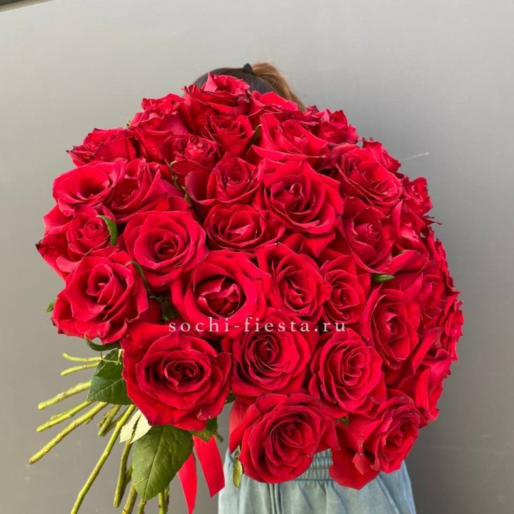 35 красных роз под ленту в Кемерово