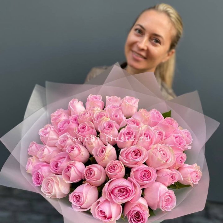 51 розовая роза в Кемерово