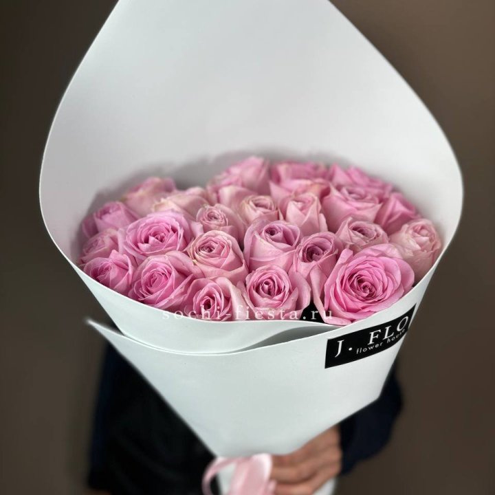 25 розовых роз в Кемерово