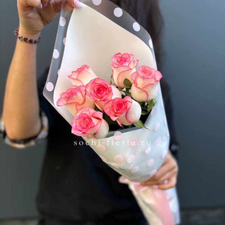 7 роз "Джумилия" в Кемерово