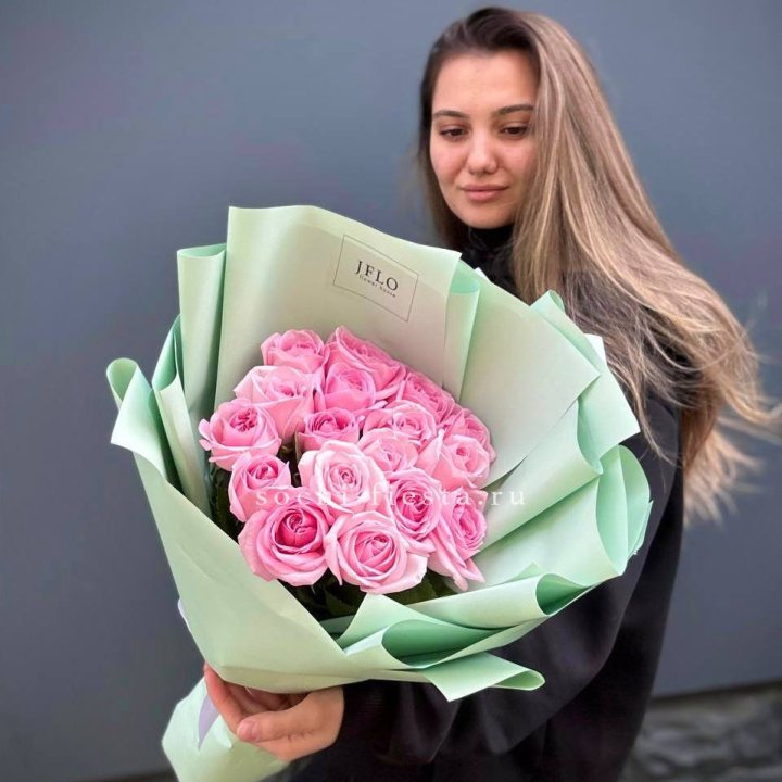 17 розовых роз в Кемерово