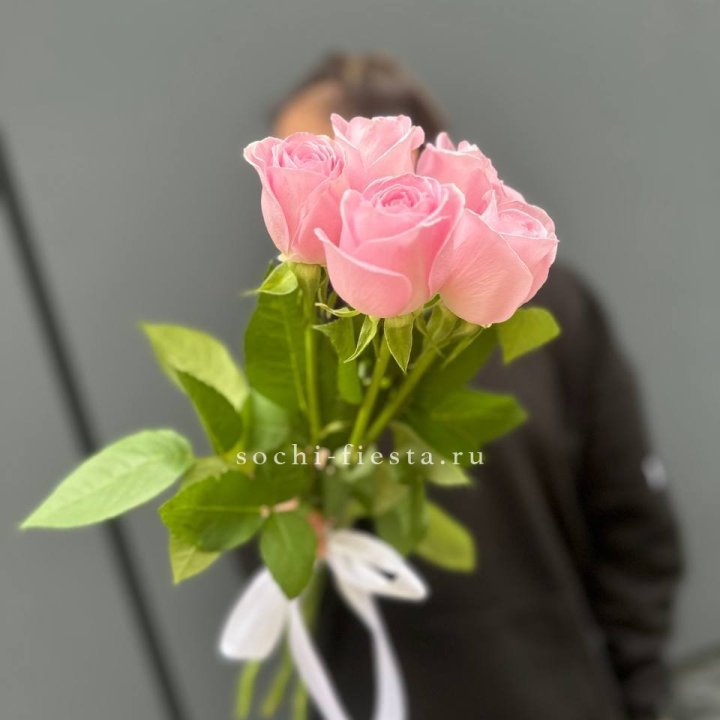 Букет 5 розовых роз  в Кемерово