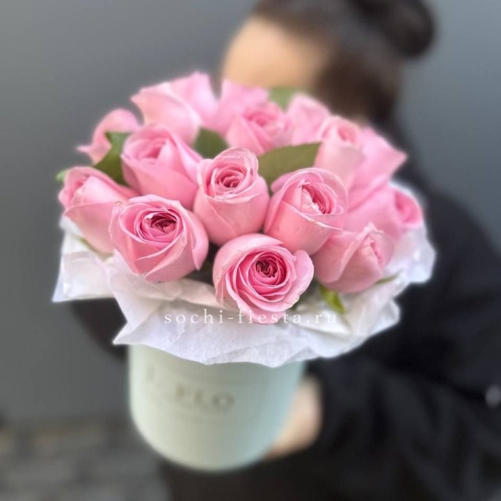 17 розовых роз в цилиндре в Кемерово