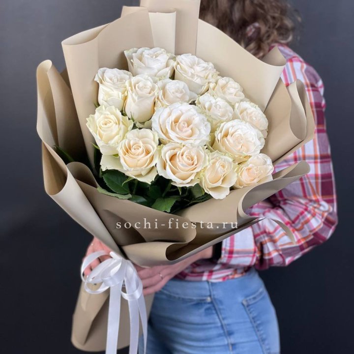 15 белых роз кофе в Кемерово