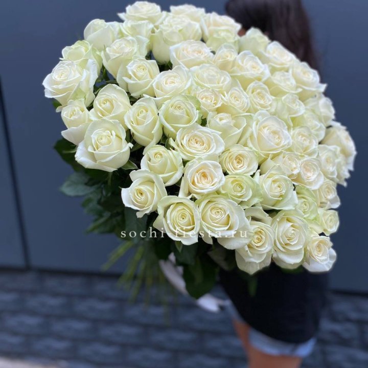 51 белоснежная высокая роза в Кемерово