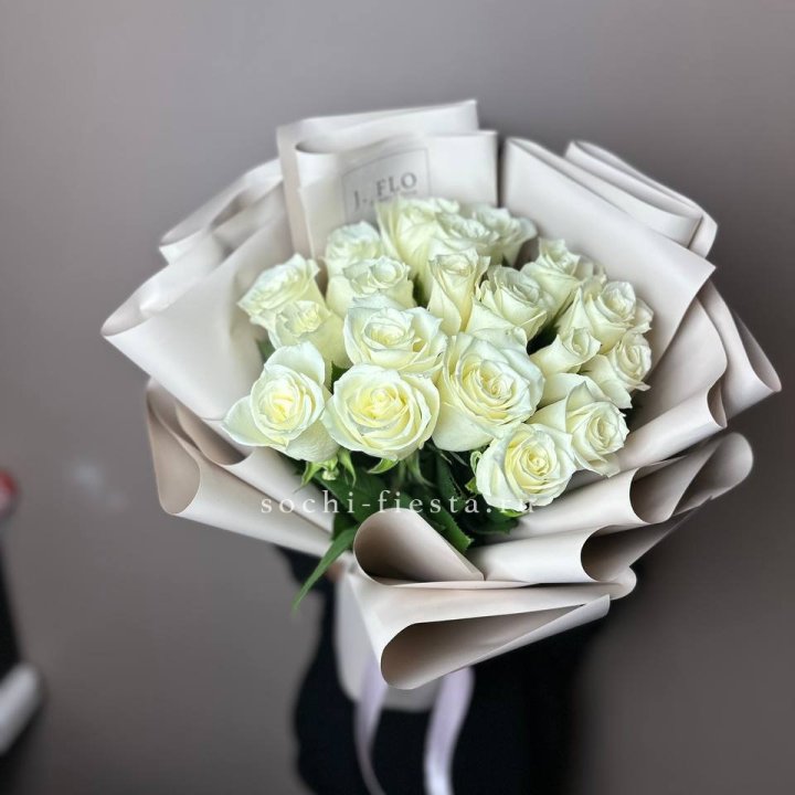 19 белых роз  в Кемерово