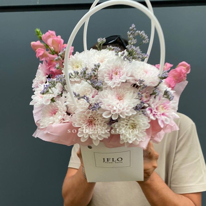 Сумочка из стойких цветов  в Кемерово