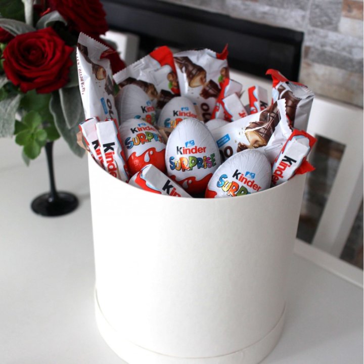 Коробка с киндерами  в Кемерово