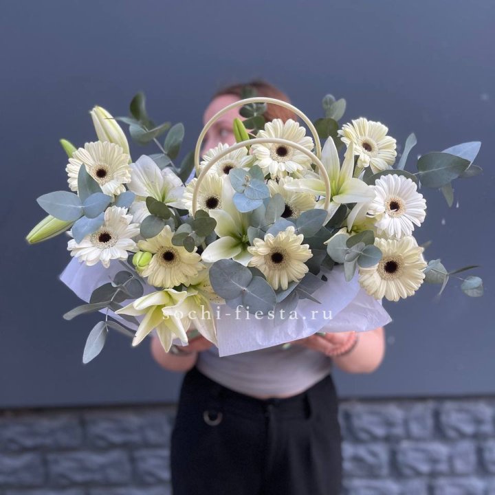 Сумочка лилии и герберы в Кемерово
