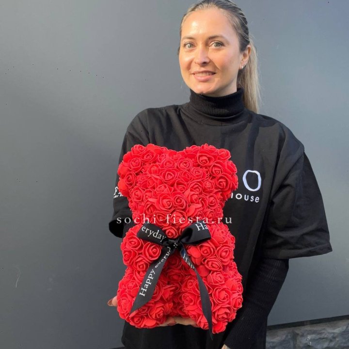 Медведь из роз красный в Кемерово