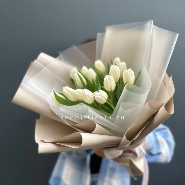Букет из 15 белых тюльпанов в Кемерово