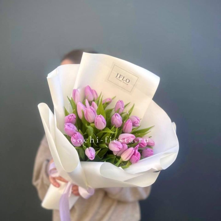25 сиреневых тюльпанов в Кемерово