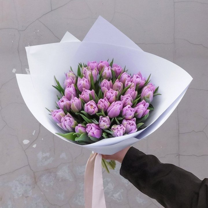35 сиреневых тюльпанов в Кемерово