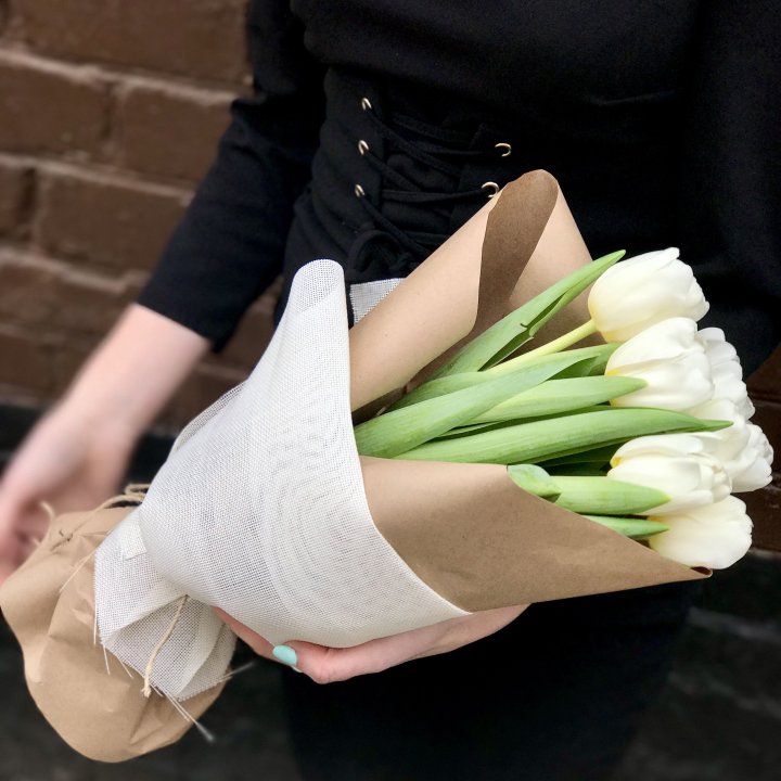 Букет белых тюльпанов в Кемерово