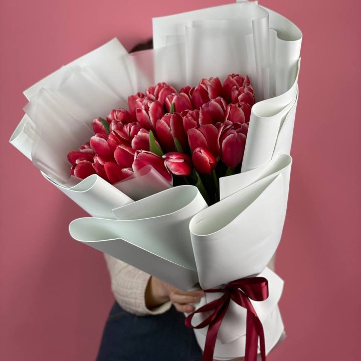 Букет красных тюльпанов в Кемерово
